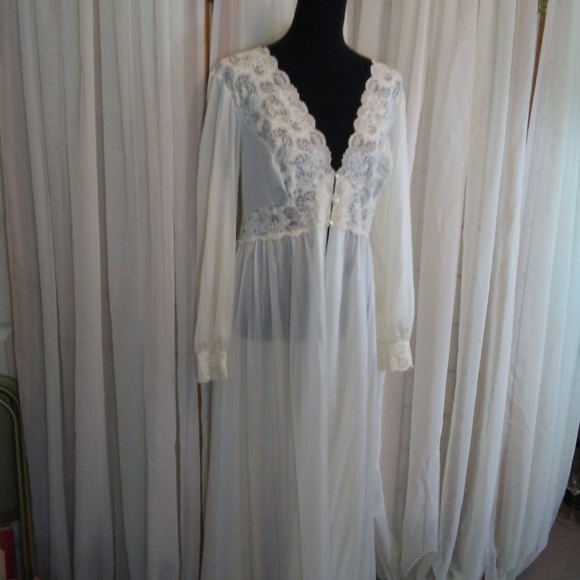COPY - Shadowline Vintage Cream Full Length Dress… - Picture 1 of 7